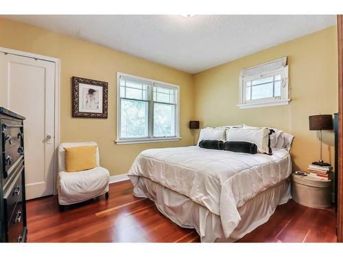 409 12 Avenue Nw, Calgary, AB - Indoor Photo Showing Bedroom