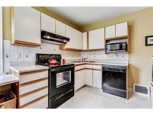 409 12 Avenue Nw, Calgary, AB - Indoor Photo Showing Kitchen