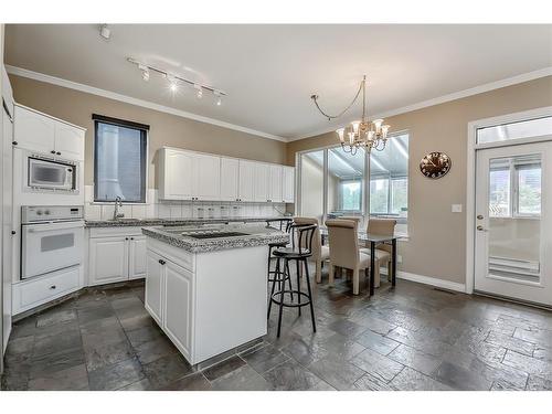 912 Memorial Drive Nw, Calgary, AB - Indoor Photo Showing Kitchen