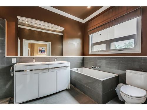 912 Memorial Drive Nw, Calgary, AB - Indoor Photo Showing Bathroom