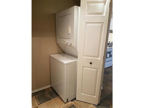 912 Memorial Drive Nw, Calgary, AB - Indoor Photo Showing Laundry Room