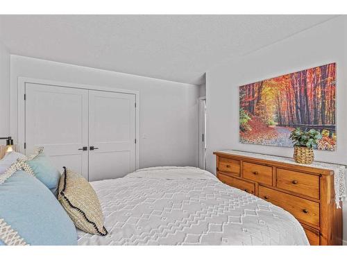 17 Ridge Road, Canmore, AB - Indoor Photo Showing Bedroom