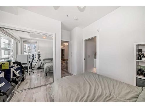 209-3125 39 Street Nw, Calgary, AB - Indoor Photo Showing Other Room