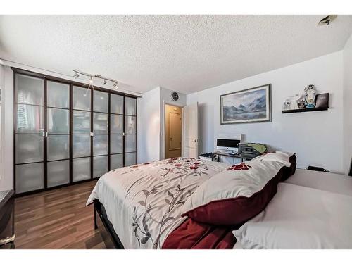 1328 Pennsburg Road Se, Calgary, AB - Indoor Photo Showing Bedroom