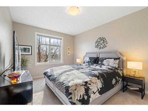 204-60 24 Avenue Sw, Calgary, AB - Indoor Photo Showing Bedroom