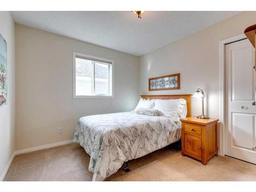 39 Silverado Skies Manor Sw, Calgary, AB - Indoor Photo Showing Bedroom