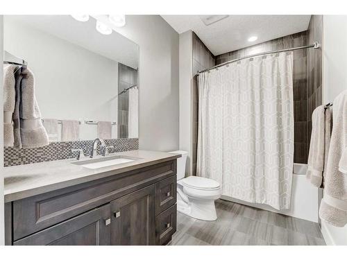 142 Waters Edge Drive, Heritage Pointe, AB - Indoor Photo Showing Bathroom