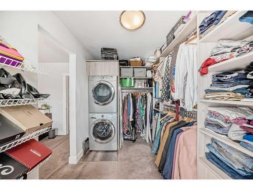 1612 Bowness Road Nw, Calgary, AB - Indoor Photo Showing Laundry Room