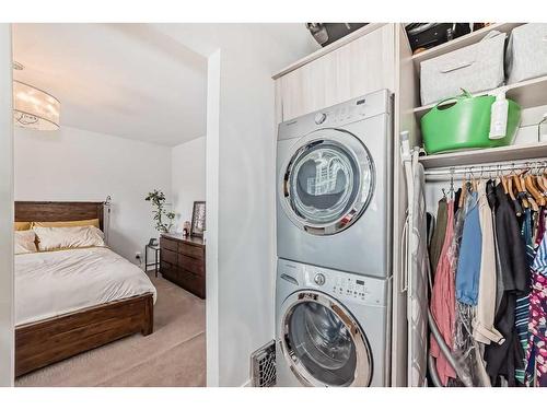 1612 Bowness Road Nw, Calgary, AB - Indoor Photo Showing Laundry Room
