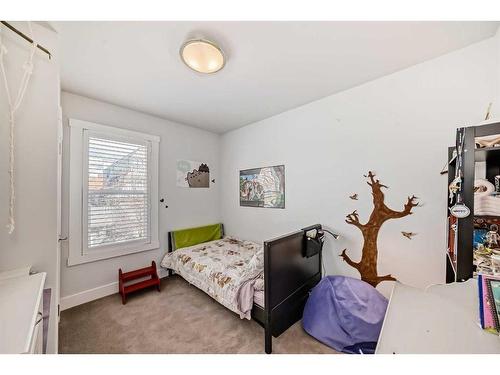 1612 Bowness Road Nw, Calgary, AB - Indoor Photo Showing Bedroom