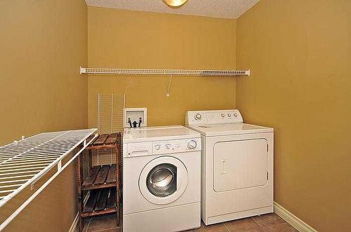 507 17 Avenue Nw, Calgary, AB - Indoor Photo Showing Laundry Room