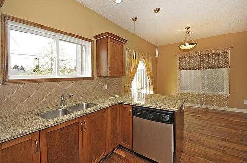 507 17 Avenue Nw, Calgary, AB - Indoor Photo Showing Kitchen With Double Sink