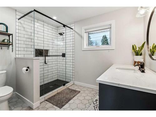 2839 45 Street Sw, Calgary, AB - Indoor Photo Showing Bathroom