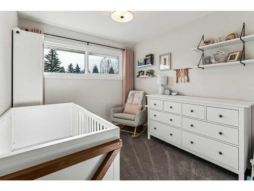 2839 45 Street Sw, Calgary, AB - Indoor Photo Showing Bedroom