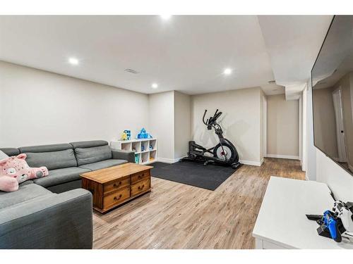 2839 45 Street Sw, Calgary, AB - Indoor Photo Showing Other Room