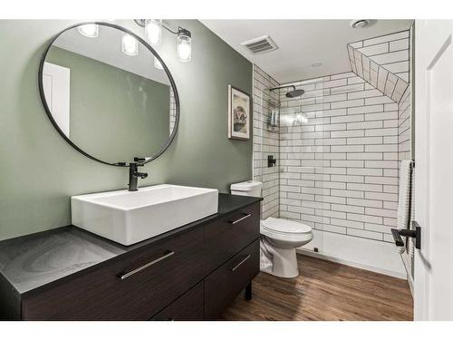 2839 45 Street Sw, Calgary, AB - Indoor Photo Showing Bathroom
