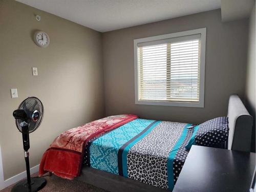 418-7110 80 Avenue Ne, Calgary, AB - Indoor Photo Showing Bedroom