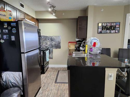 418-7110 80 Avenue Ne, Calgary, AB - Indoor Photo Showing Kitchen With Double Sink