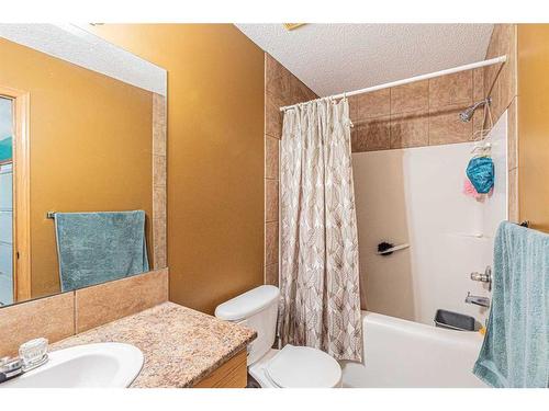 228 Taracove Road Ne, Calgary, AB - Indoor Photo Showing Bathroom