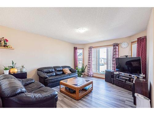 228 Taracove Road Ne, Calgary, AB - Indoor Photo Showing Living Room