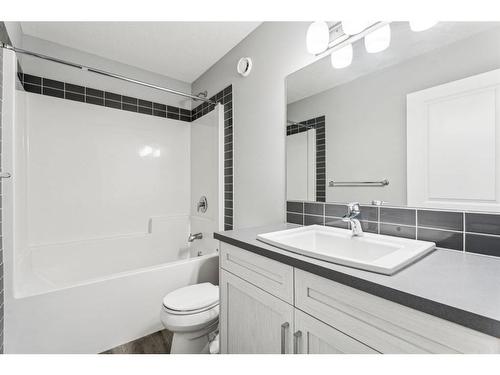 29 Nolanhurst Heights Nw, Calgary, AB - Indoor Photo Showing Bathroom