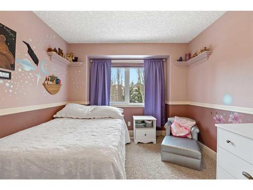 171 Sunterra Ridge Place, Cochrane, AB - Indoor Photo Showing Bedroom