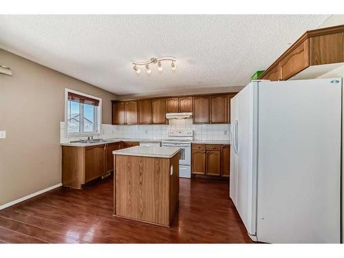 85 Saddlemont Road Ne, Calgary, AB - Indoor Photo Showing Kitchen