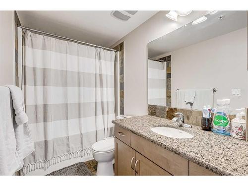 304-725 4 Street Ne, Calgary, AB - Indoor Photo Showing Bathroom
