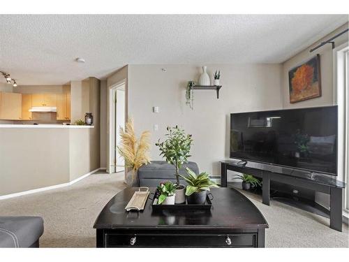 2316-2600 66 Street Ne, Calgary, AB - Indoor Photo Showing Living Room