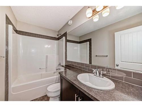 554 Sherwood Boulevard Nw, Calgary, AB - Indoor Photo Showing Bathroom