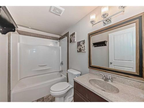 554 Sherwood Boulevard Nw, Calgary, AB - Indoor Photo Showing Bathroom