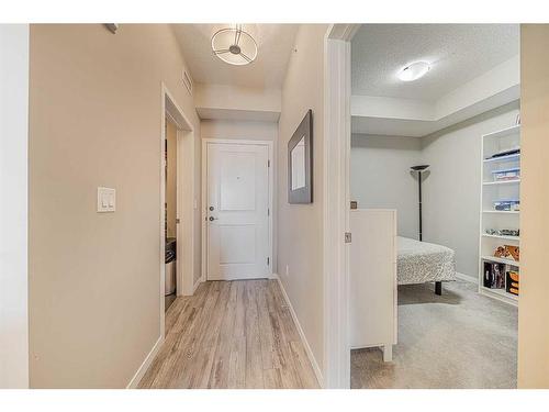 413-20 Mahogany Mews Se, Calgary, AB - Indoor Photo Showing Other Room