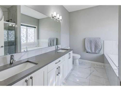 31 Sherview Grove Nw, Calgary, AB - Indoor Photo Showing Bathroom