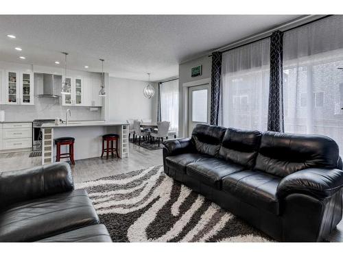 31 Sherview Grove Nw, Calgary, AB - Indoor Photo Showing Living Room