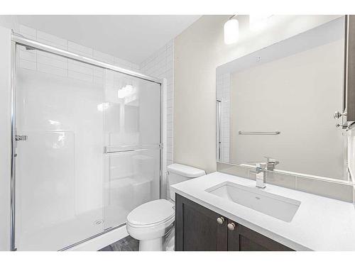 16-30 Shawnee Common Sw, Calgary, AB - Indoor Photo Showing Bathroom
