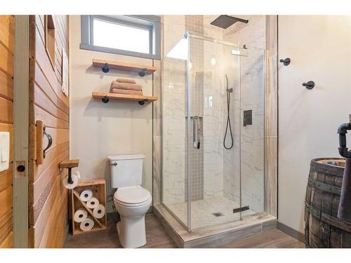 135 Lake Adams Crescent Se, Calgary, AB - Indoor Photo Showing Bathroom