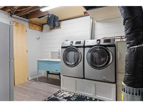 135 Lake Adams Crescent Se, Calgary, AB - Indoor Photo Showing Laundry Room
