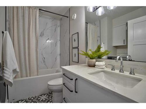 2222 5 Street Sw, Calgary, AB - Indoor Photo Showing Bathroom