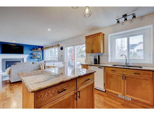 270 Valley Brook Circle Nw, Calgary, AB - Indoor Photo Showing Kitchen