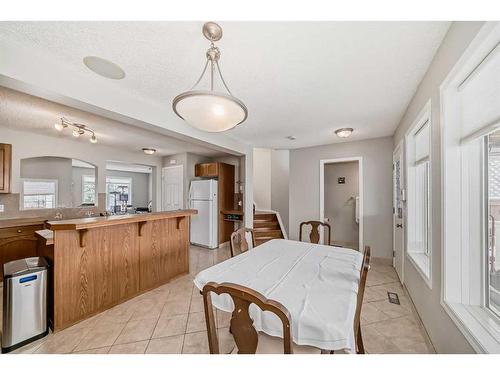 163 Eversyde Circle Sw, Calgary, AB - Indoor Photo Showing Kitchen