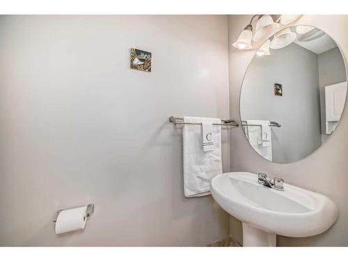 163 Eversyde Circle Sw, Calgary, AB - Indoor Photo Showing Bathroom