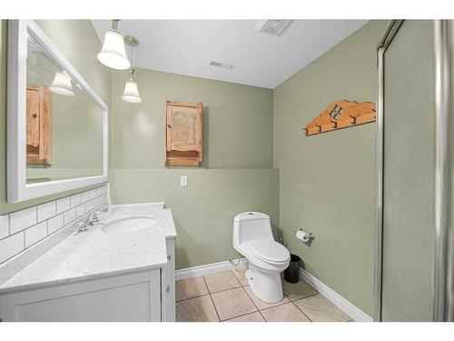4 West Tower Place, Cochrane, AB - Indoor Photo Showing Bathroom