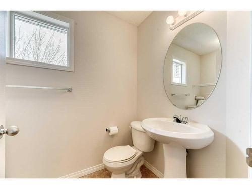 156 Everhollow Heights Sw, Calgary, AB - Indoor Photo Showing Bathroom