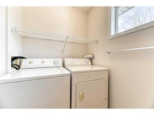 156 Everhollow Heights Sw, Calgary, AB - Indoor Photo Showing Laundry Room
