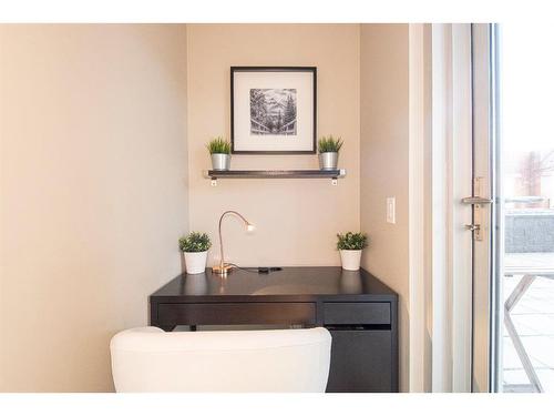 201-1320 1 Street Se, Calgary, AB - Indoor Photo Showing Bathroom