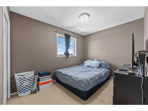251 Copperfield Heights Se, Calgary, AB - Indoor Photo Showing Bedroom