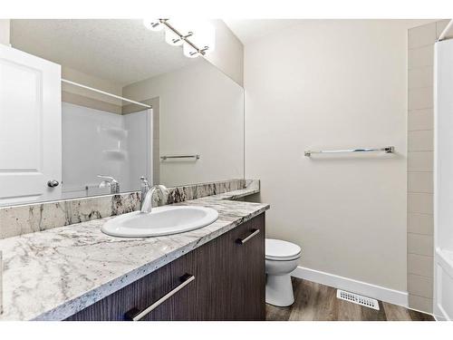 44 Stonehouse Crescent, High River, AB - Indoor Photo Showing Bathroom