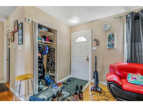 901 38 Street Se, Calgary, AB - Indoor Photo Showing Other Room