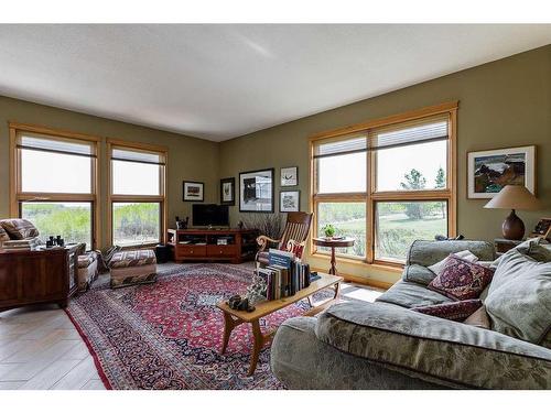 43342 Range Road 183, Rural Camrose County, AB - Indoor Photo Showing Living Room