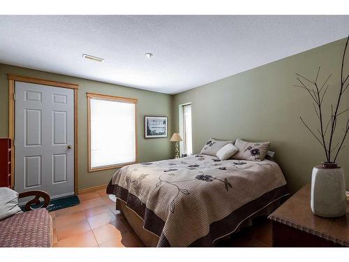 43342 Range Road 183, Rural Camrose County, AB - Indoor Photo Showing Bedroom